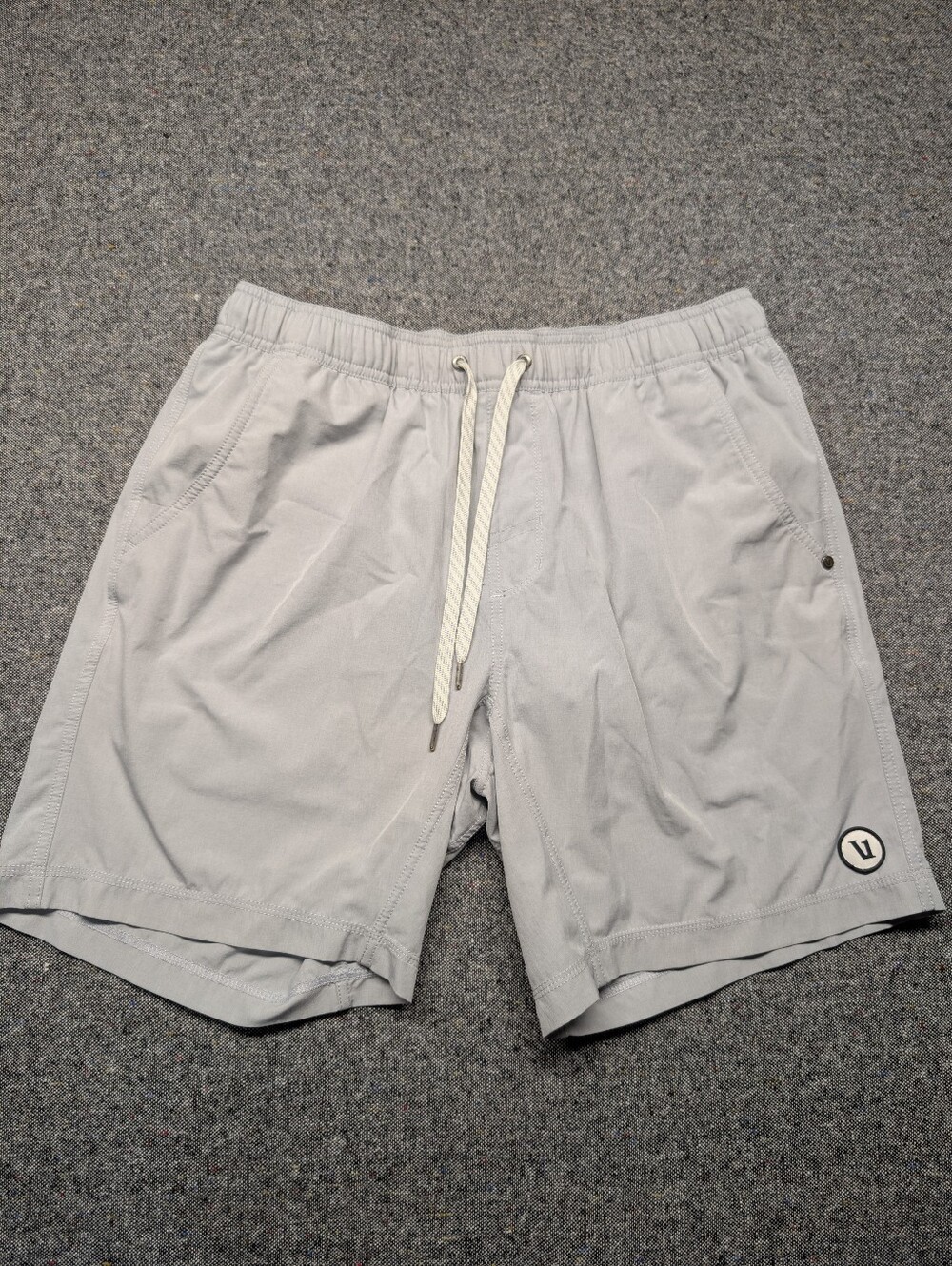 Vuori Men's Kore Shorts, 7" Lined. Gray, size L. Style V#302